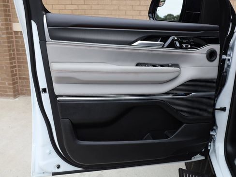 Used 2026 Jeep Grand Wagoneer Summit w/ Rear Seat Video Group I AWD/4WD image 13