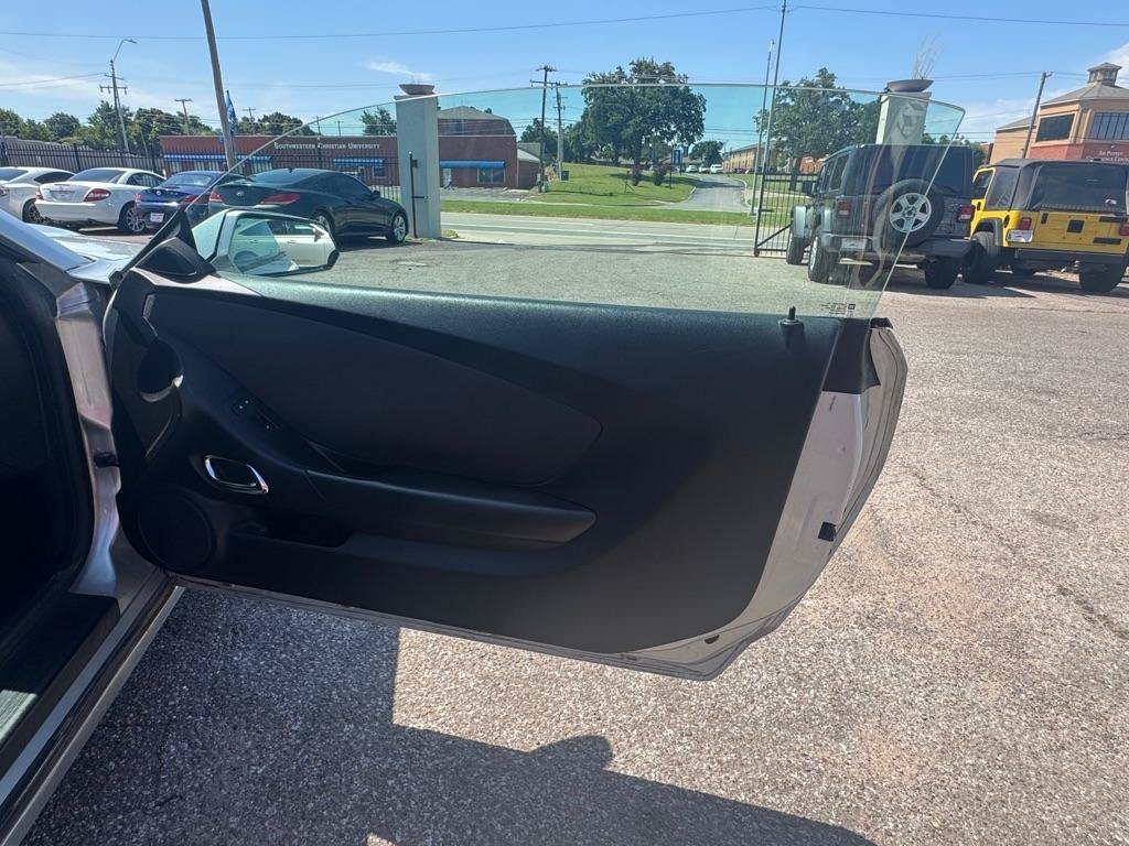 Used 2014 Chevrolet Camaro LT RWD image 9