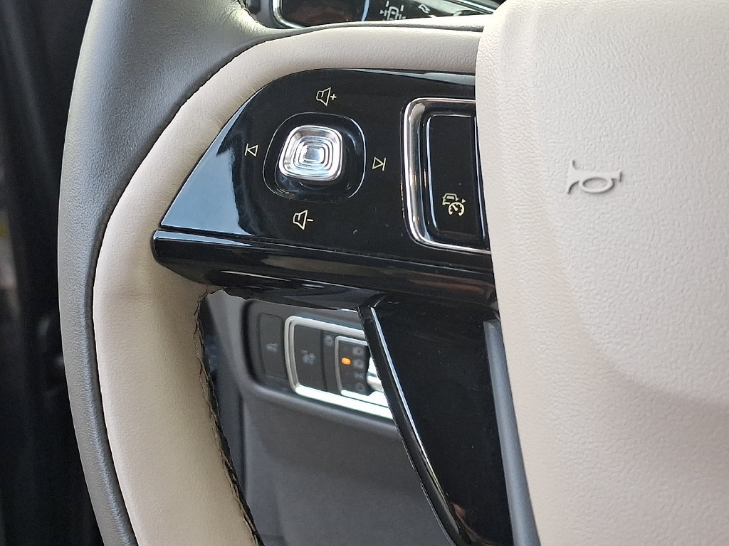 Used 2023 Lincoln Corsair Reserve AWD/4WD image 21