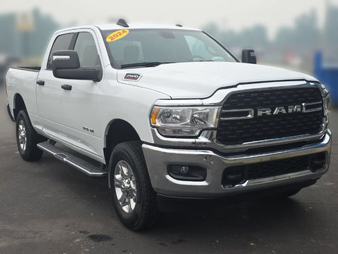 Used 2024 RAM 2500 Big Horn AWD/4WD image 11