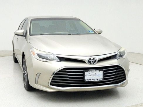 Used 2016 Toyota Avalon XLE image 2