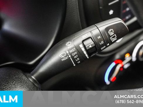 Used 2025 Kia Soul LX w/ LX Technology Package FWD image 17