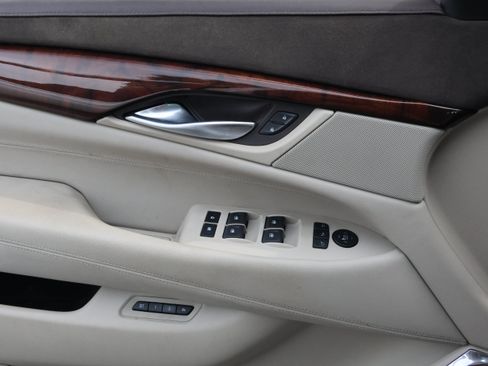 Used 2016 Cadillac Escalade ESV Luxury AWD/4WD image 12