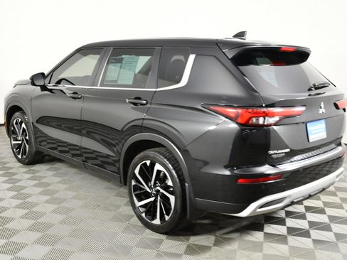 Used 2023 Mitsubishi Outlander SE image 8