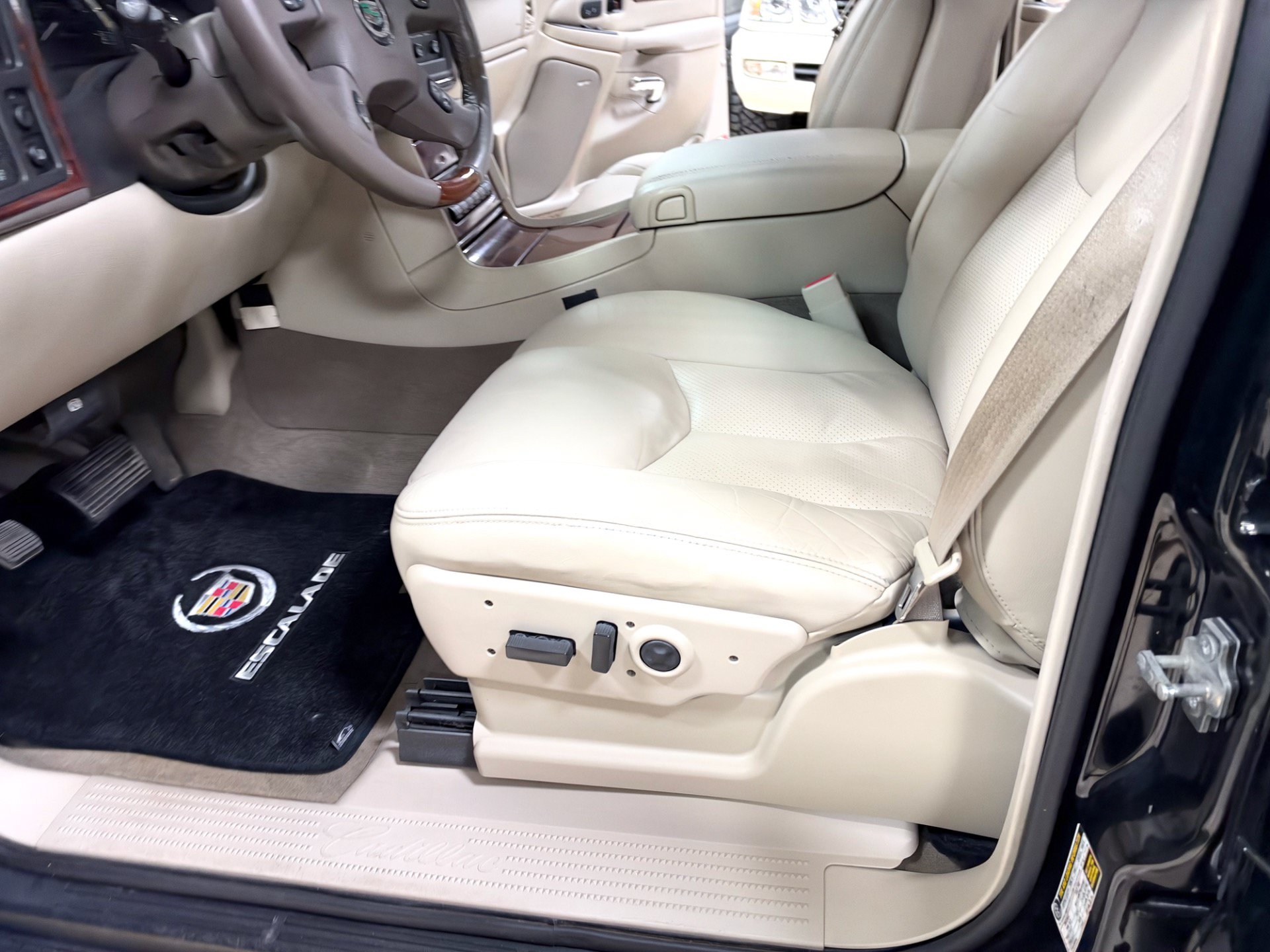 Used 2005 Cadillac Escalade EXT AWD/4WD image 21