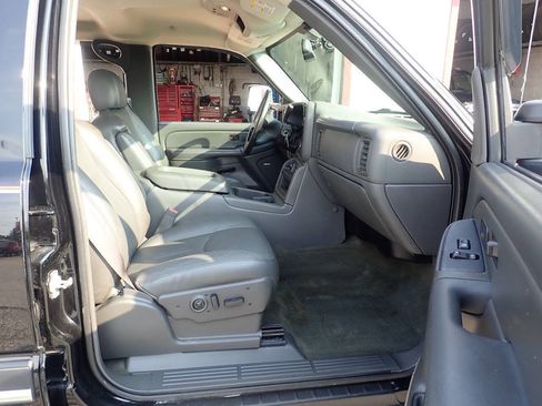 Used 2005 Chevrolet Silverado 2500 LT w/ Heavy-Duty Power Package AWD/4WD image 22