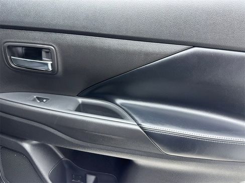 Used 2020 Mitsubishi Outlander ES image 44