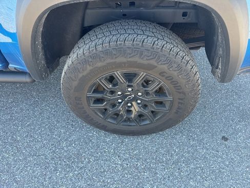 Used 2024 Chevrolet Colorado Trail Boss w/ Technology Package image 8