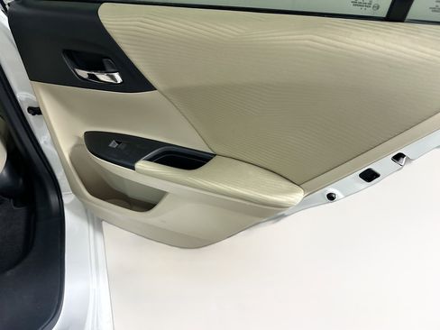 Used 2015 Honda Accord LX image 28