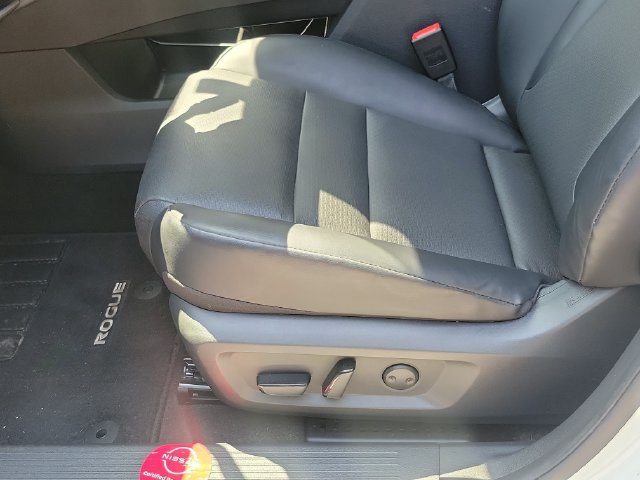 Certified 2023 Nissan Rogue SV w/ SV Premium B Package FWD image 9