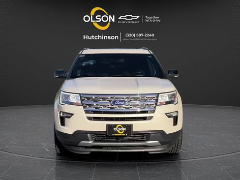 Used 2018 Ford Explorer XLT w/ Equipment Group 201A AWD/4WD image 8