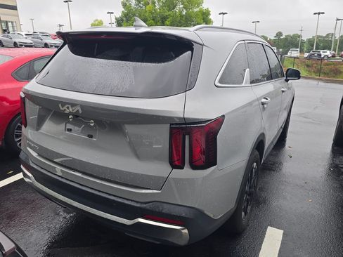 Certified 2025 Kia Sorento S FWD image 5