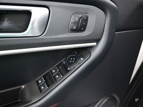 Certified 2025 Ford Explorer ST-Line w/ Premium Package image 11