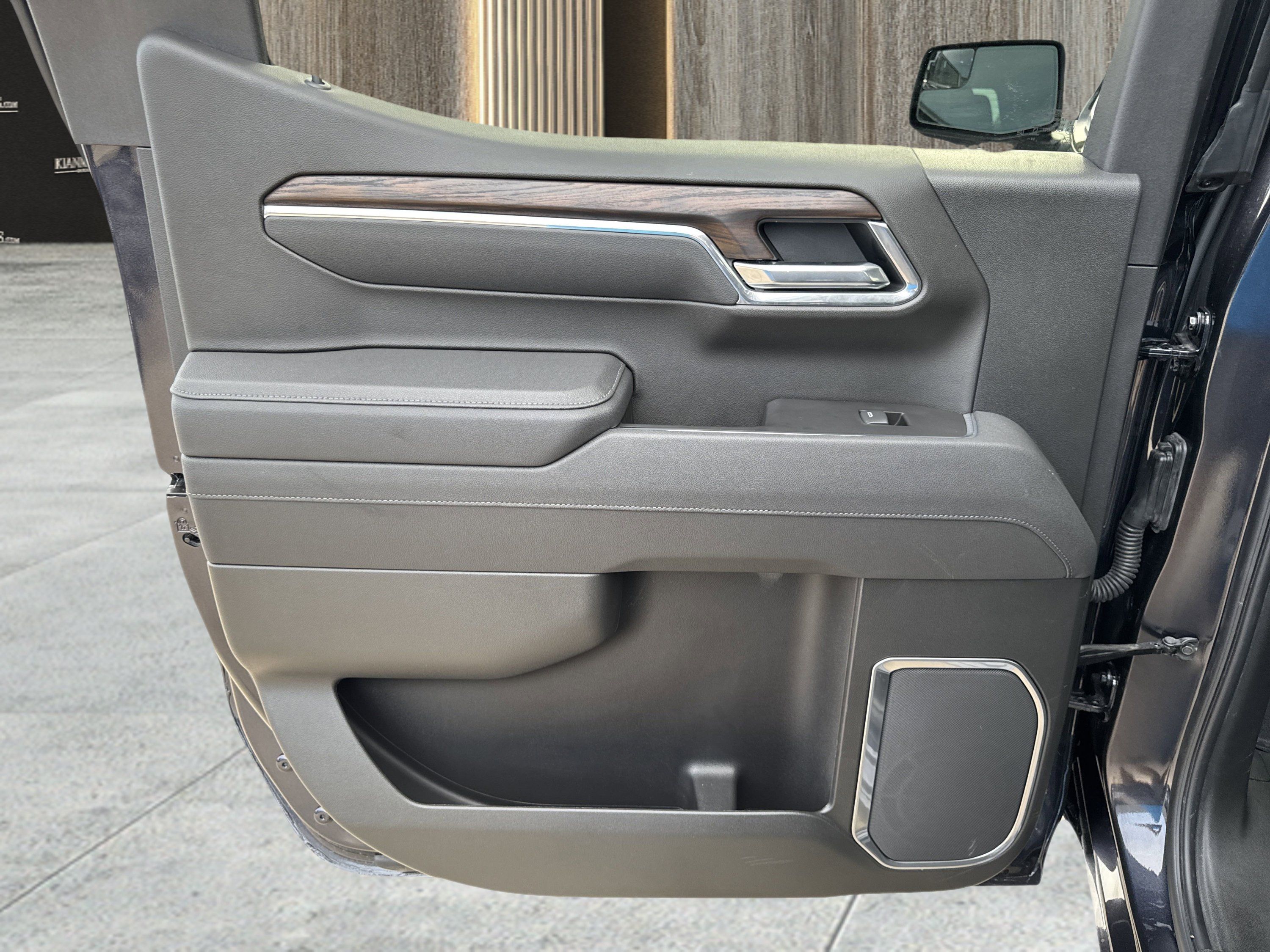 Used 2025 GMC Sierra 1500 SLT AWD/4WD image 27