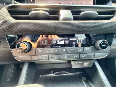 Used 2026 Subaru Outback Limited AWD/4WD image 19