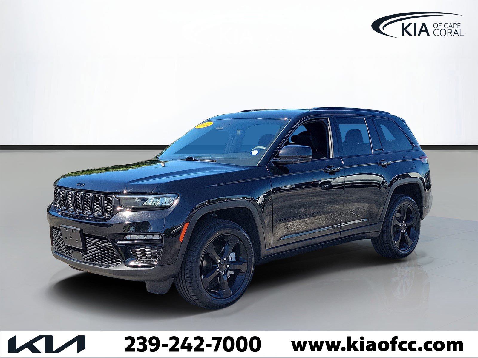Used 2024 Jeep Grand Cherokee Limited w/ Black Appearance Package AWD/4WD image 3