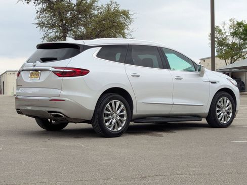 Used 2020 Buick Enclave Essence w/ Sound and Sites Package image 3