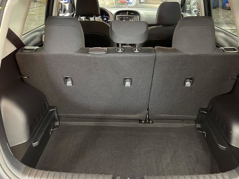 Used 2025 Kia Soul LX w/ LX Technology Package FWD image 7