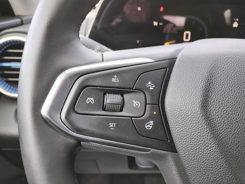 Used 2025 Chevrolet Trax LT w/ LT Convenience Package image 10