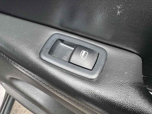 Used 2019 Jeep Grand Cherokee Laredo AWD/4WD image 34