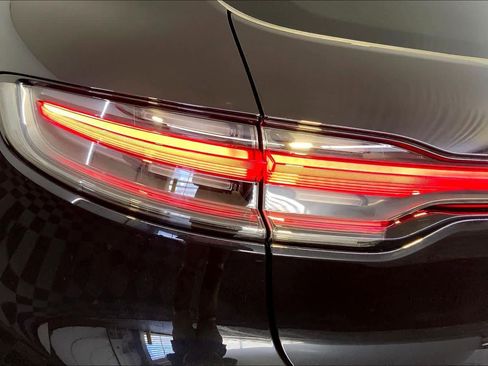 Used 2025 Porsche Macan image 30