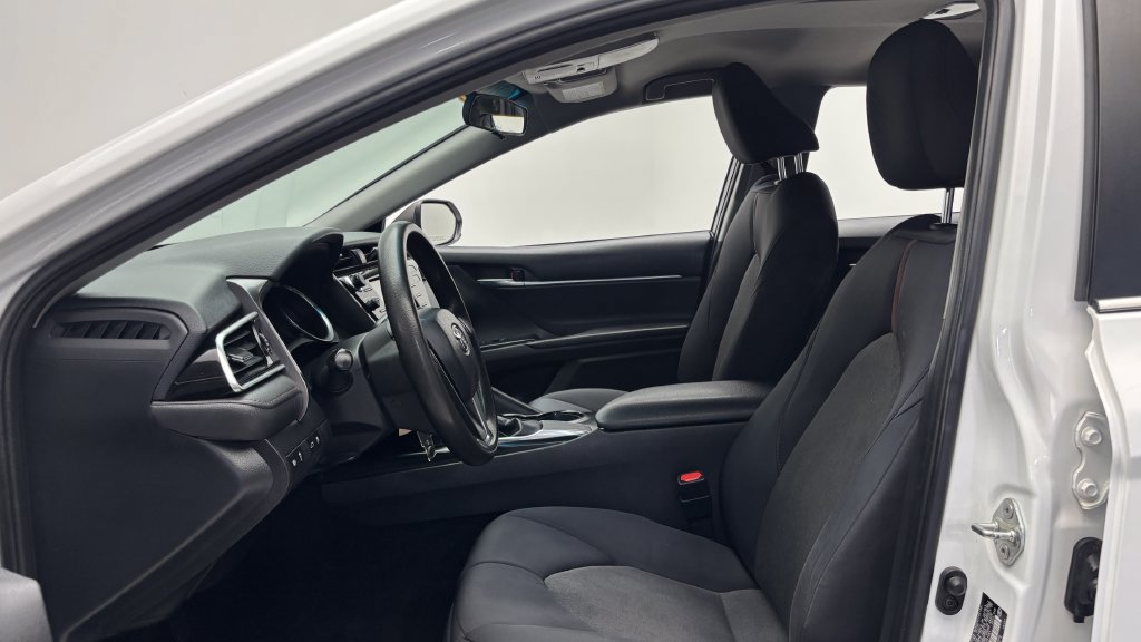 Used 2018 Toyota Camry LE FWD image 9