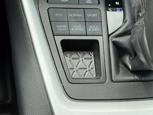 Used 2023 Toyota RAV4 LE image 18