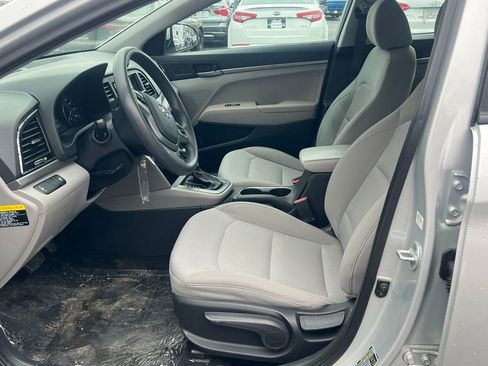 Used 2017 Hyundai Elantra SE image 10