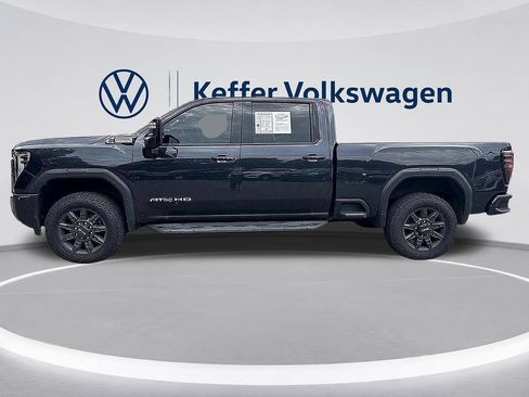 Used 2024 GMC Sierra 2500 AT4 w/ AT4 Preferred Package AWD/4WD image 2