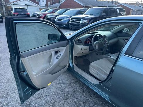 Used 2011 Toyota Camry image 9