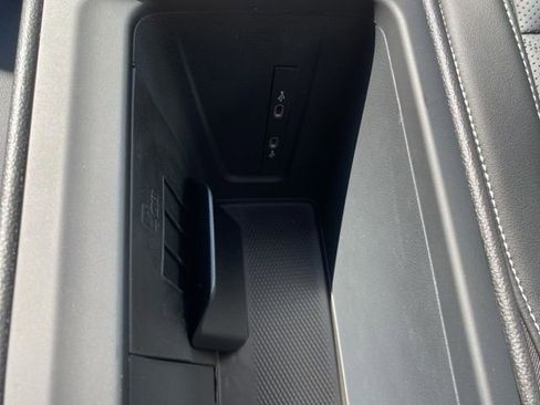 New 2025 Volkswagen Tiguan SE image 39