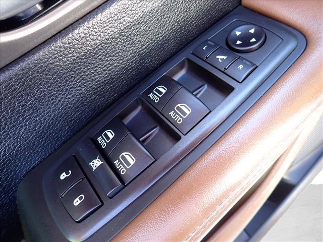 Used 2020 Chrysler Pacifica Limited w/ Advanced Safetytec Group FWD image 19
