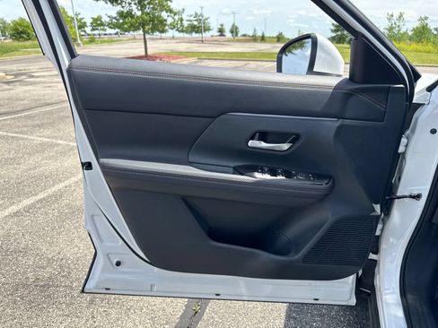 Used 2025 Nissan Kicks SR AWD/4WD image 25