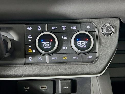 Used 2024 Land Rover Defender 110 S image 16