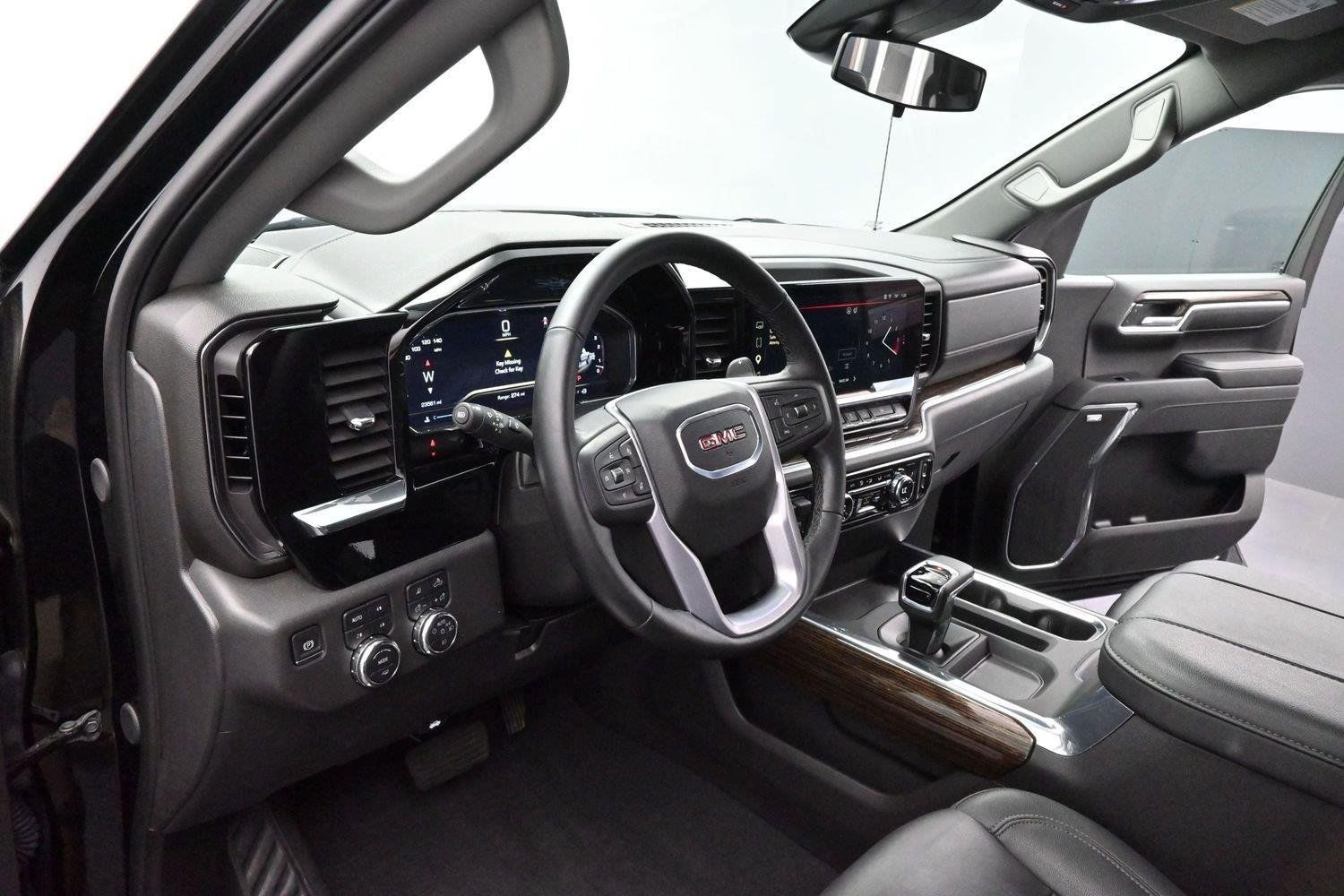 Used 2025 GMC Sierra 1500 Elevation w/ Elevation Premium Package AWD/4WD image 13