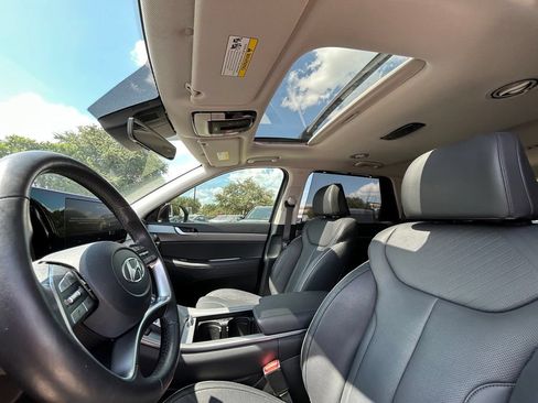 Used 2023 Hyundai Palisade SEL w/ Premium Package FWD image 12