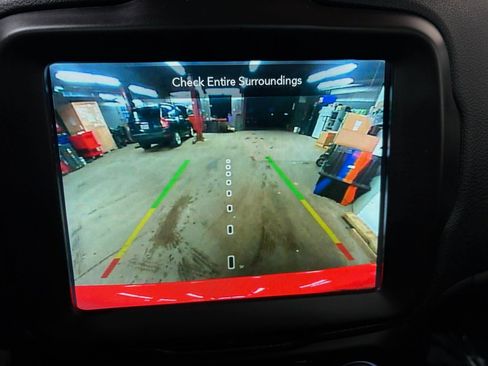 Used 2022 Jeep Renegade Latitude w/ Sun/Sound Group image 21