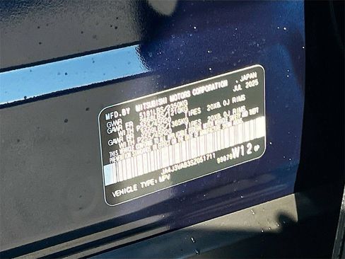 New 2025 Mitsubishi Outlander SE image 34