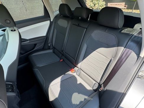 New 2025 Volkswagen Taos SE image 18