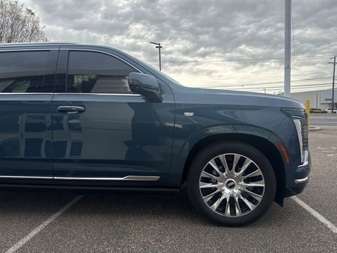 Used 2025 Cadillac Escalade Premium Luxury Platinum AWD/4WD image 10