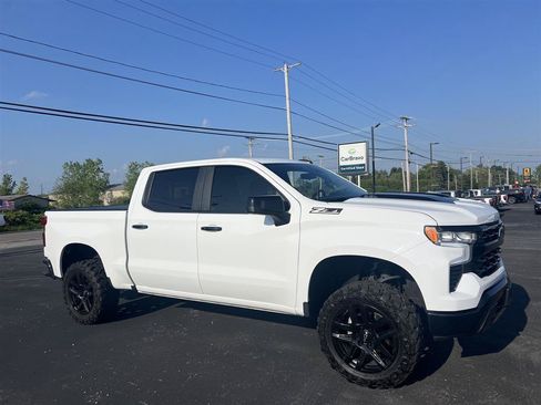 Used 2024 Chevrolet Silverado 1500 LT Trail Boss w/ Convenience Package II AWD/4WD image 2