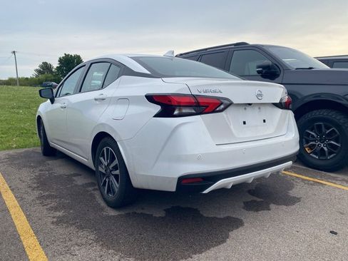 Used 2021 Nissan Versa SV FWD image 11
