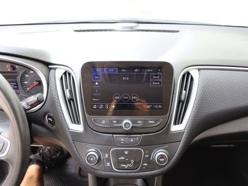 Used 2023 Chevrolet Malibu LS FWD image 17