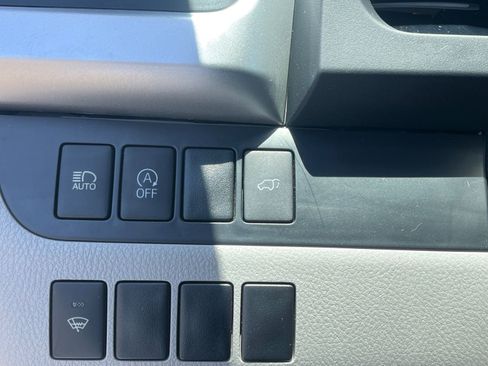 Used 2017 Toyota Highlander XLE w/ Carpet Mat Package AWD/4WD image 28
