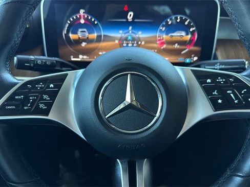 Used 2024 Mercedes-Benz GLC 300 image 27