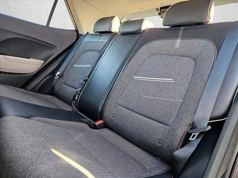 Used 2020 Hyundai Venue image 18