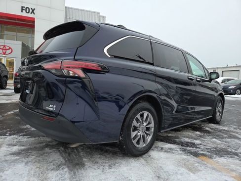 Used 2022 Toyota Sienna XLE image 7