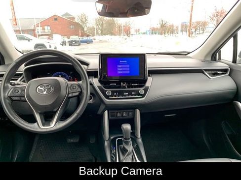 Used 2023 Toyota Corolla Cross XLE w/ Convenience Package image 16