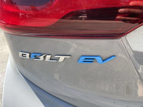 Used 2020 Chevrolet Bolt Premier w/ Infotainment Package FWD image 7