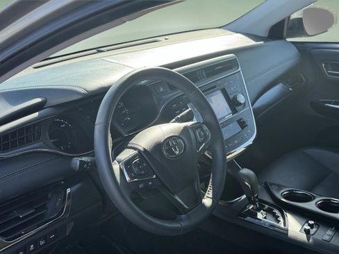 Used 2018 Toyota Avalon XLE Premium image 16